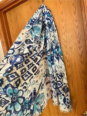 Blue Floral Print Women's Scarf